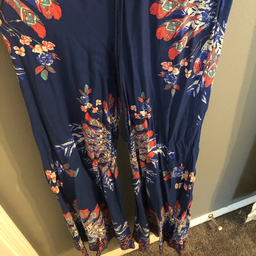Wide leg, casual pants with elastic waist.